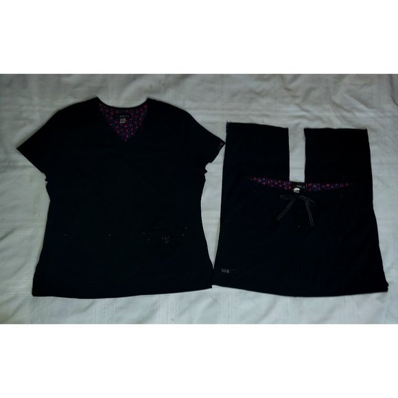 Koi Basics Silky Scrub Set in Black size Xlarge